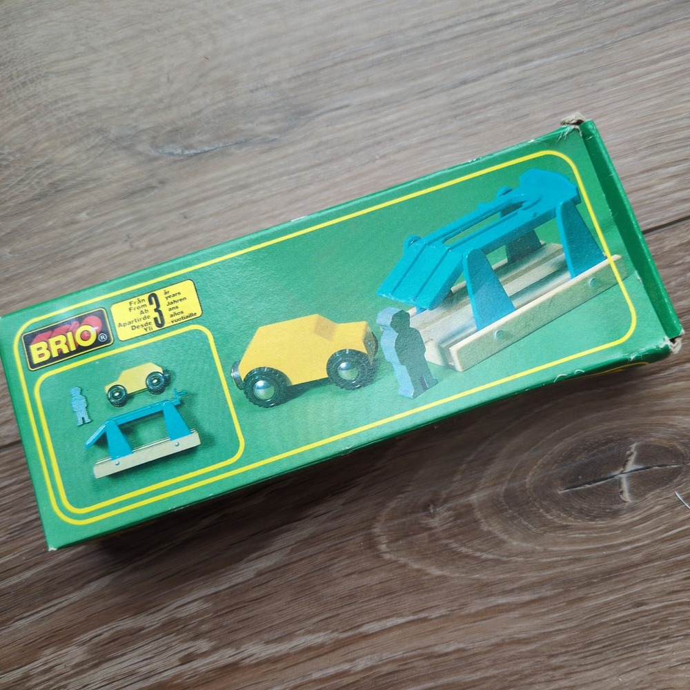 RARE Vtg 90s BRIO Service Station Car Lift Ramp Set Trains 33531 NEW Box
